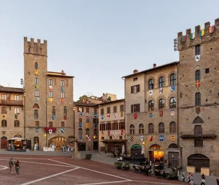 Casa Mafalda, Piazza Grande Arezzo